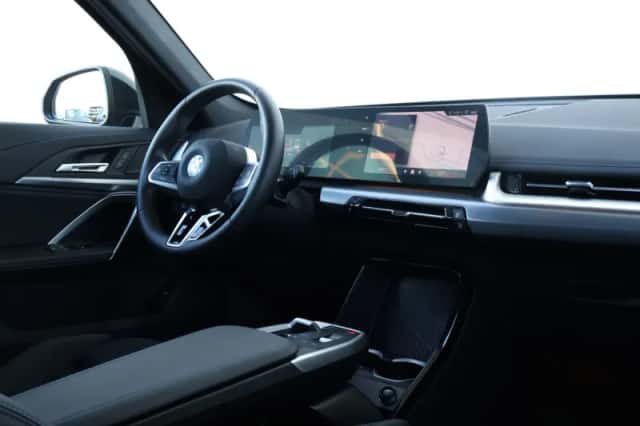 BMW iX1 (2025) thumbnail 8