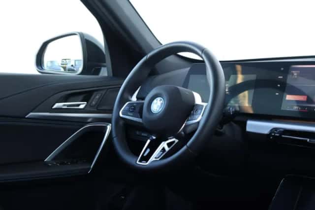 BMW iX1 (2025) thumbnail 9