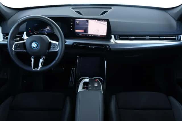 BMW iX1 (2025) thumbnail 10