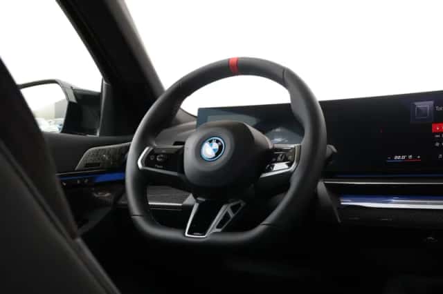 BMW i5 (2026) thumbnail 12