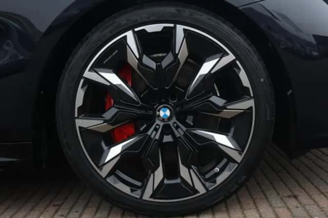 BMW i5 (2026) thumbnail 5