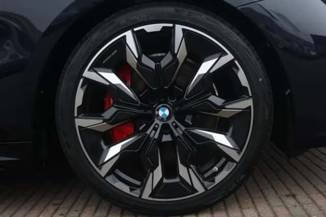 BMW i5 (2026) thumbnail 5