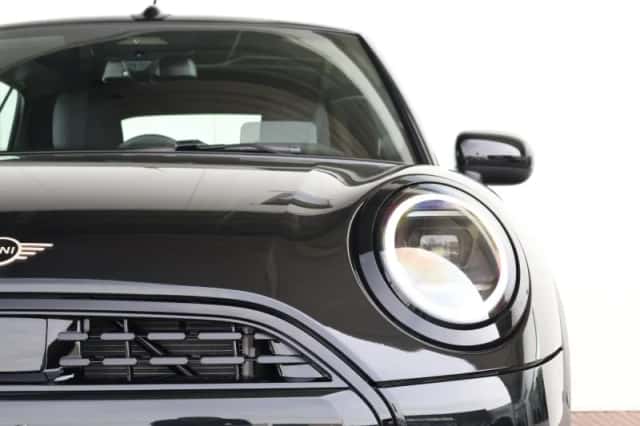 MINI Cabrio (2026) thumbnail 3