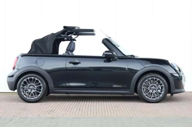 MINI Cabrio (2026) thumbnail 6