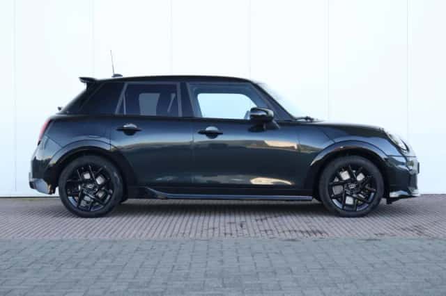MINI Cooper (2026) thumbnail 5