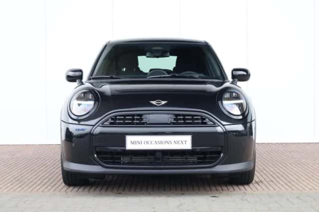 MINI Cooper (2025) thumbnail 2
