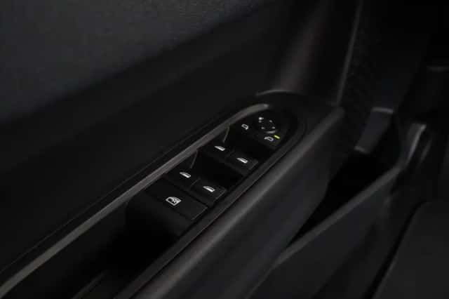 MINI Cooper (2025) thumbnail 15
