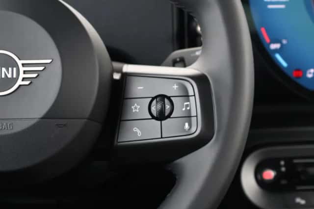 MINI Cooper (2025) thumbnail 18