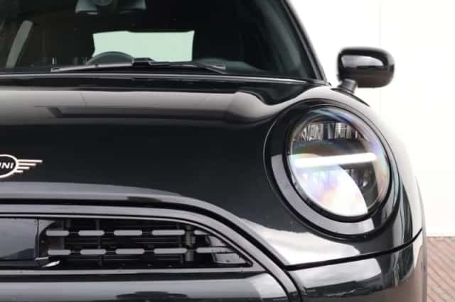 MINI Cooper (2025) thumbnail 3