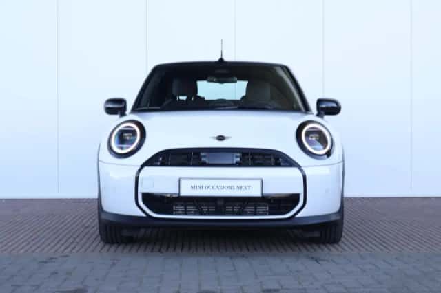 MINI Cabrio (2025) thumbnail 2