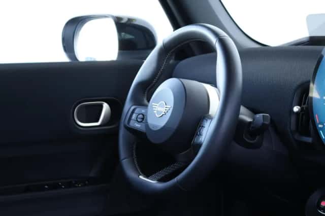 MINI Cabrio (2025) thumbnail 14