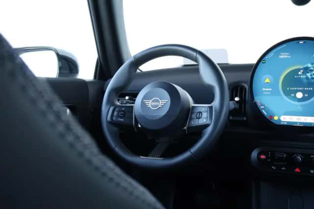 MINI Cabrio (2025) thumbnail 16
