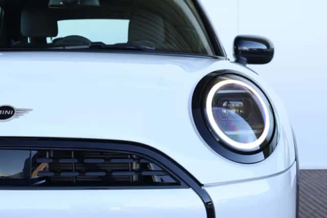 MINI Cabrio (2025) thumbnail 3