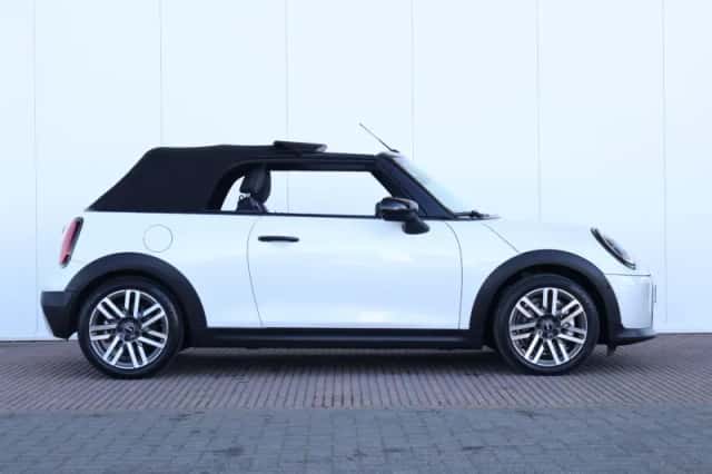 MINI Cabrio (2025) thumbnail 6