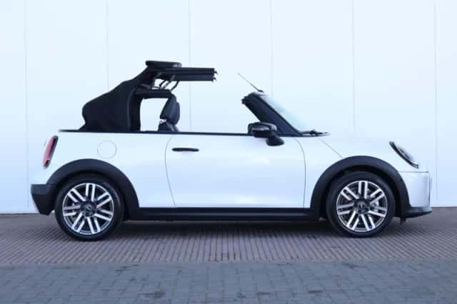 MINI Cabrio (2025) thumbnail 7