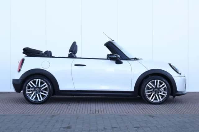MINI Cabrio (2025) thumbnail 8