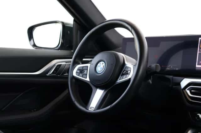 BMW i4 (2023) thumbnail 11