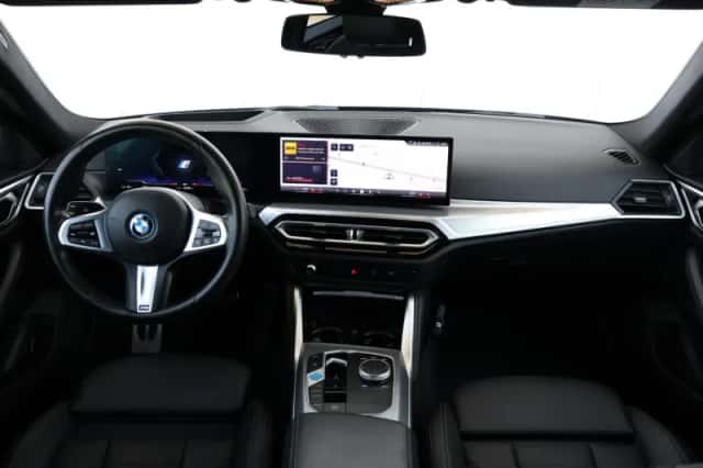 BMW i4 (2023) thumbnail 12