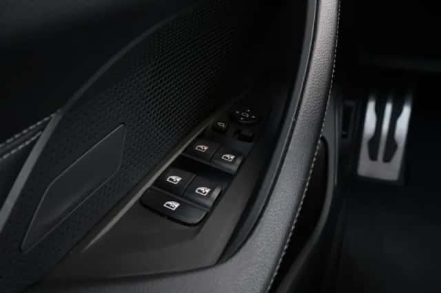 BMW i4 (2023) thumbnail 15