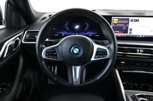 BMW i4 (2023) thumbnail 17