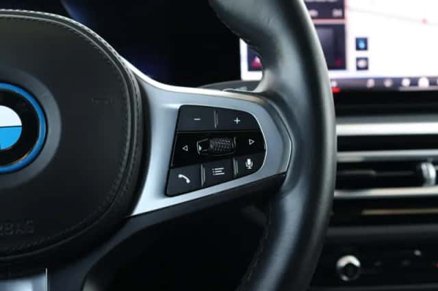 BMW i4 (2023) thumbnail 19