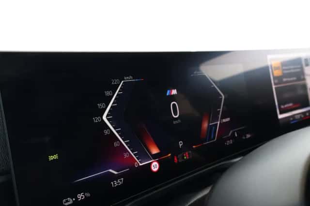 BMW i4 (2023) thumbnail 22