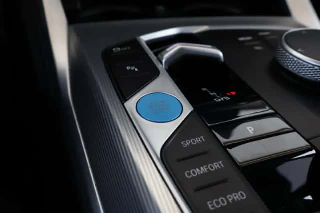 BMW i4 (2023) thumbnail 25