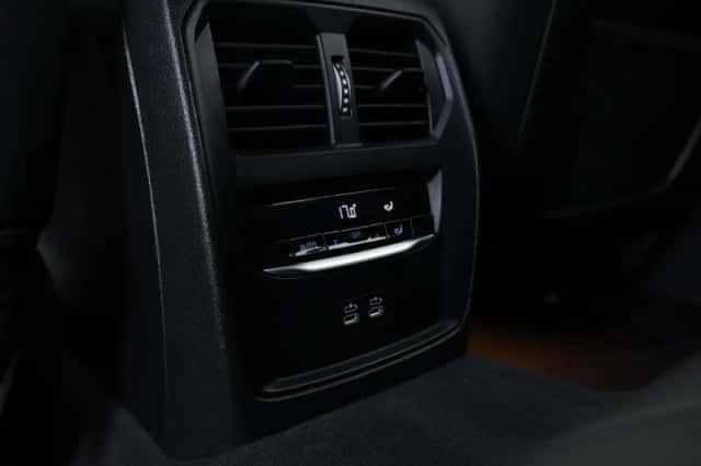BMW i4 (2023) thumbnail 43