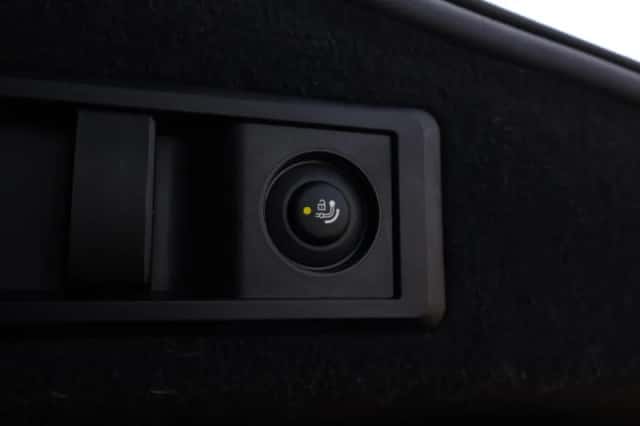 BMW i4 (2023) thumbnail 45