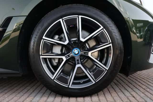 BMW i4 (2023) thumbnail 6