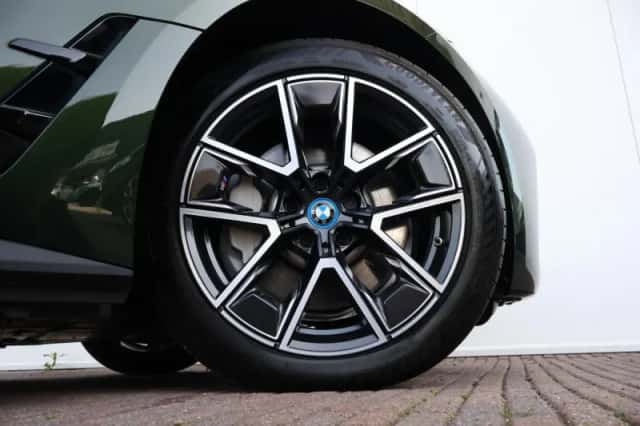 BMW i4 (2023) thumbnail 53