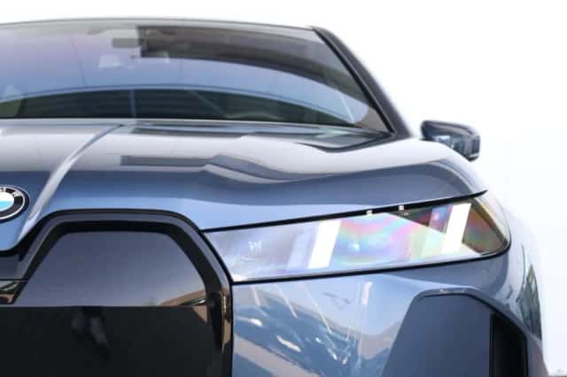 BMW iX (2025) thumbnail 3