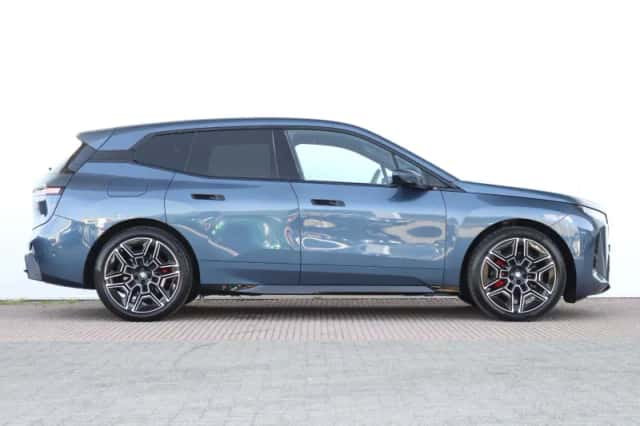BMW iX (2025) thumbnail 5