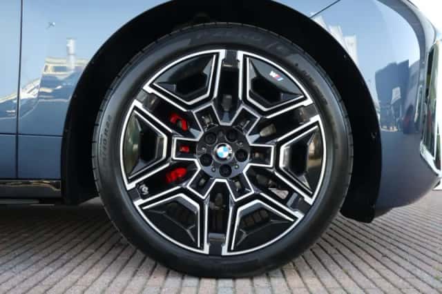 BMW iX (2025) thumbnail 6
