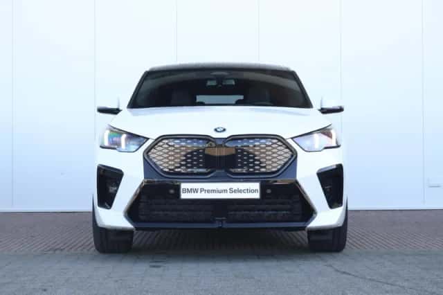 BMW iX2 (2026) thumbnail 2