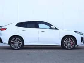 BMW iX2 (2026) thumbnail 5