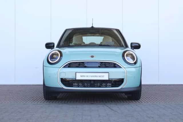 MINI Cabrio (2026) thumbnail 2