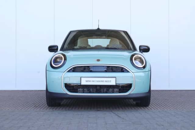 MINI Cabrio (2026) thumbnail 2
