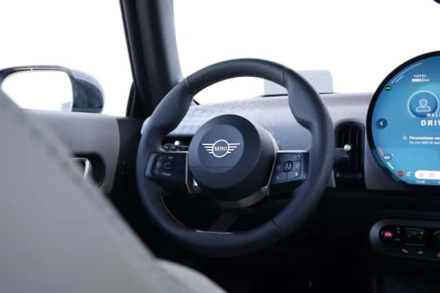 MINI Cabrio (2026) thumbnail 16