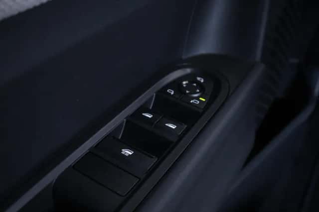 MINI Cabrio (2026) thumbnail 18