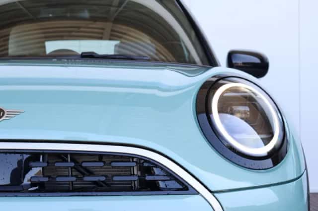 MINI Cabrio (2026) thumbnail 3