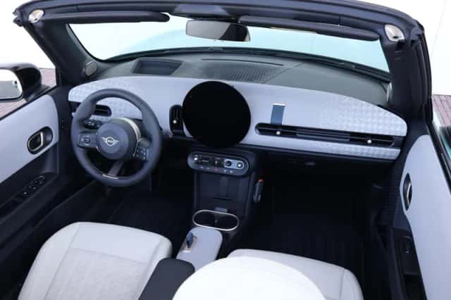 MINI Cabrio (2026) thumbnail 48