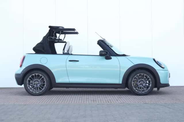 MINI Cabrio (2026) thumbnail 7