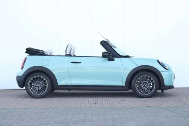 MINI Cabrio (2026) thumbnail 8
