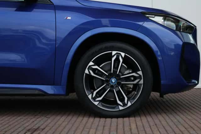 BMW iX1 (2023) thumbnail 6