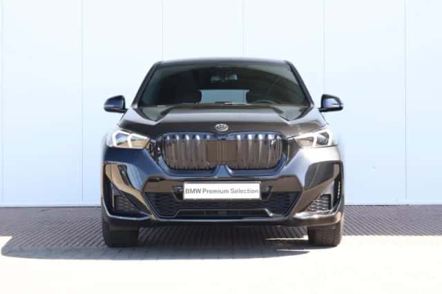 BMW iX1 (2023) thumbnail 2