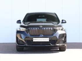 BMW iX1 (2023) thumbnail 2