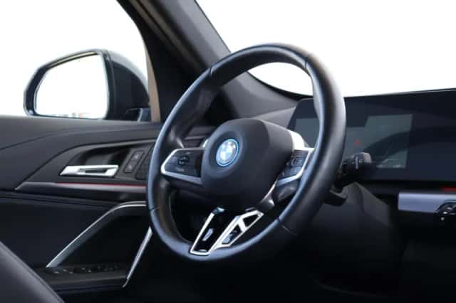 BMW iX1 (2023) thumbnail 11