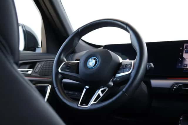 BMW iX1 (2023) thumbnail 13
