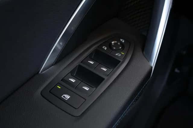 BMW iX1 (2023) thumbnail 15